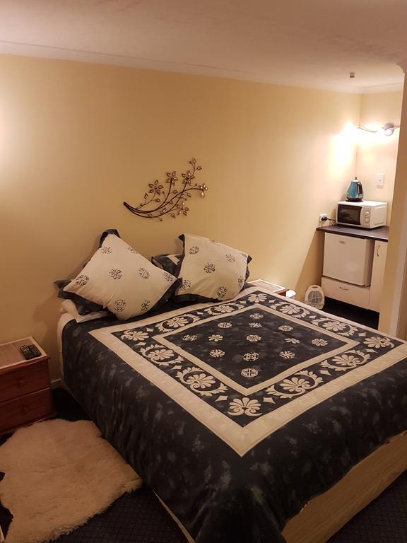 Mike & Jenny'S Kaka Point Accommodation ภายนอก รูปภาพ