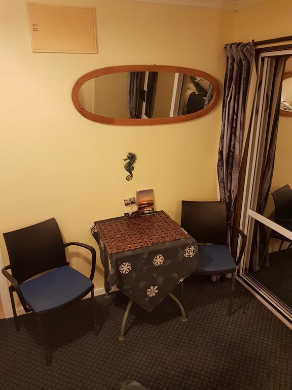 Mike & Jenny'S Kaka Point Accommodation ภายนอก รูปภาพ